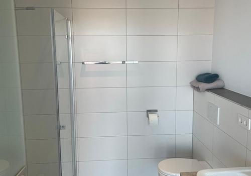 Bad 1 bei Hauptschlafzimmer