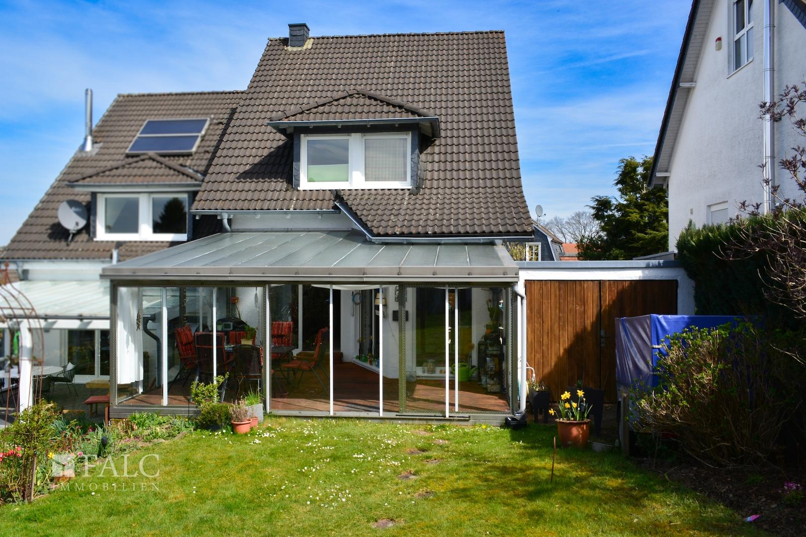 Hausansicht Garten