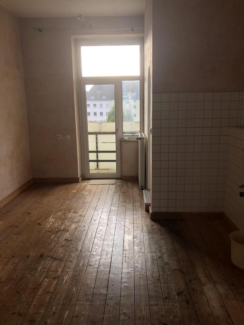 Zimmer zum Balkon