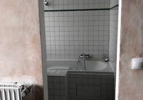 Badezimmer mit Wanne