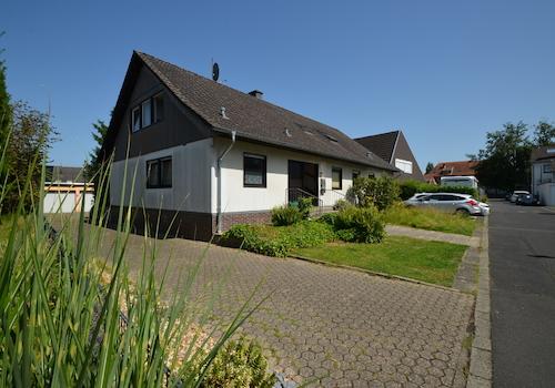 Vordere Straßenansicht