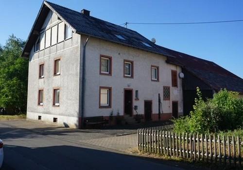 Wohnhaus Straßenansicht