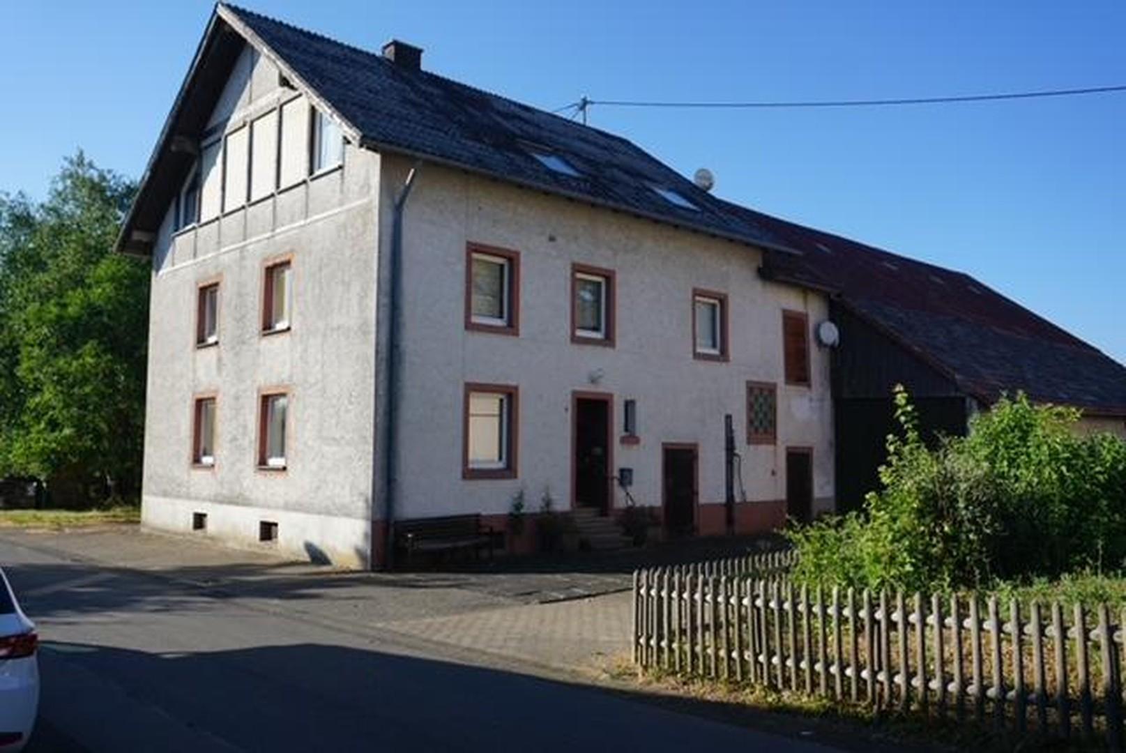 Wohnhaus Straßenansicht