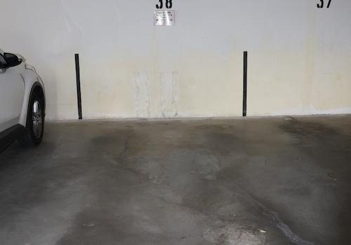 Tiefgaragenstellplatz