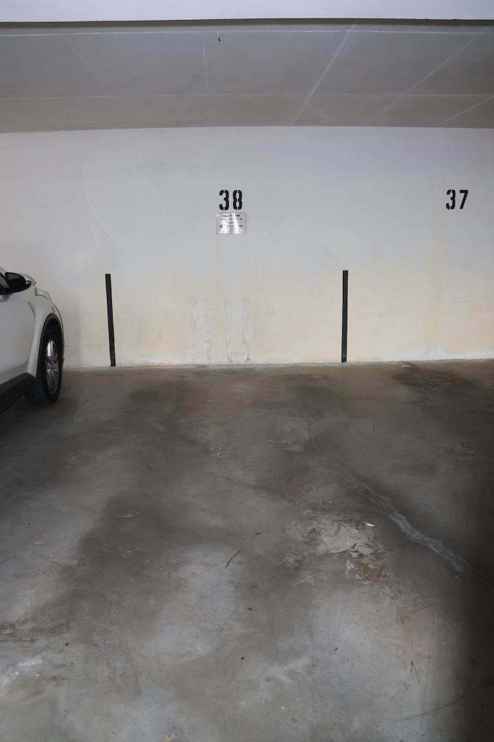 Tiefgaragenstellplatz