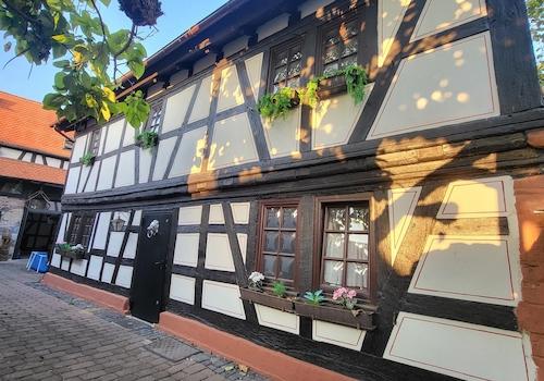 Seitenansicht Haus / Innenhof