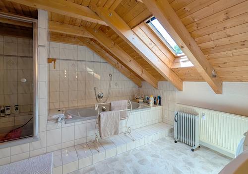 Bad Dusche und Wanne