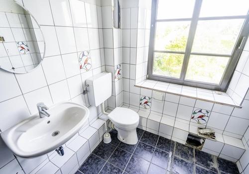 WC 1.OG "Herrenhaus"