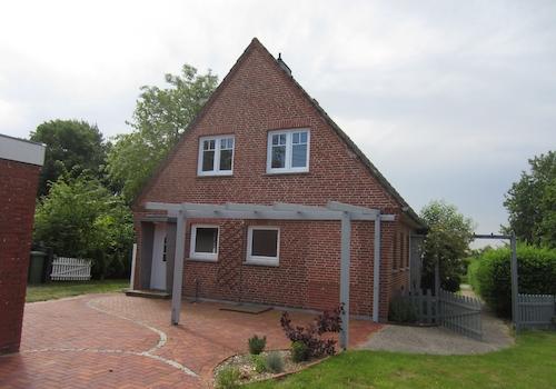 Außenansicht Rückseite Sommer