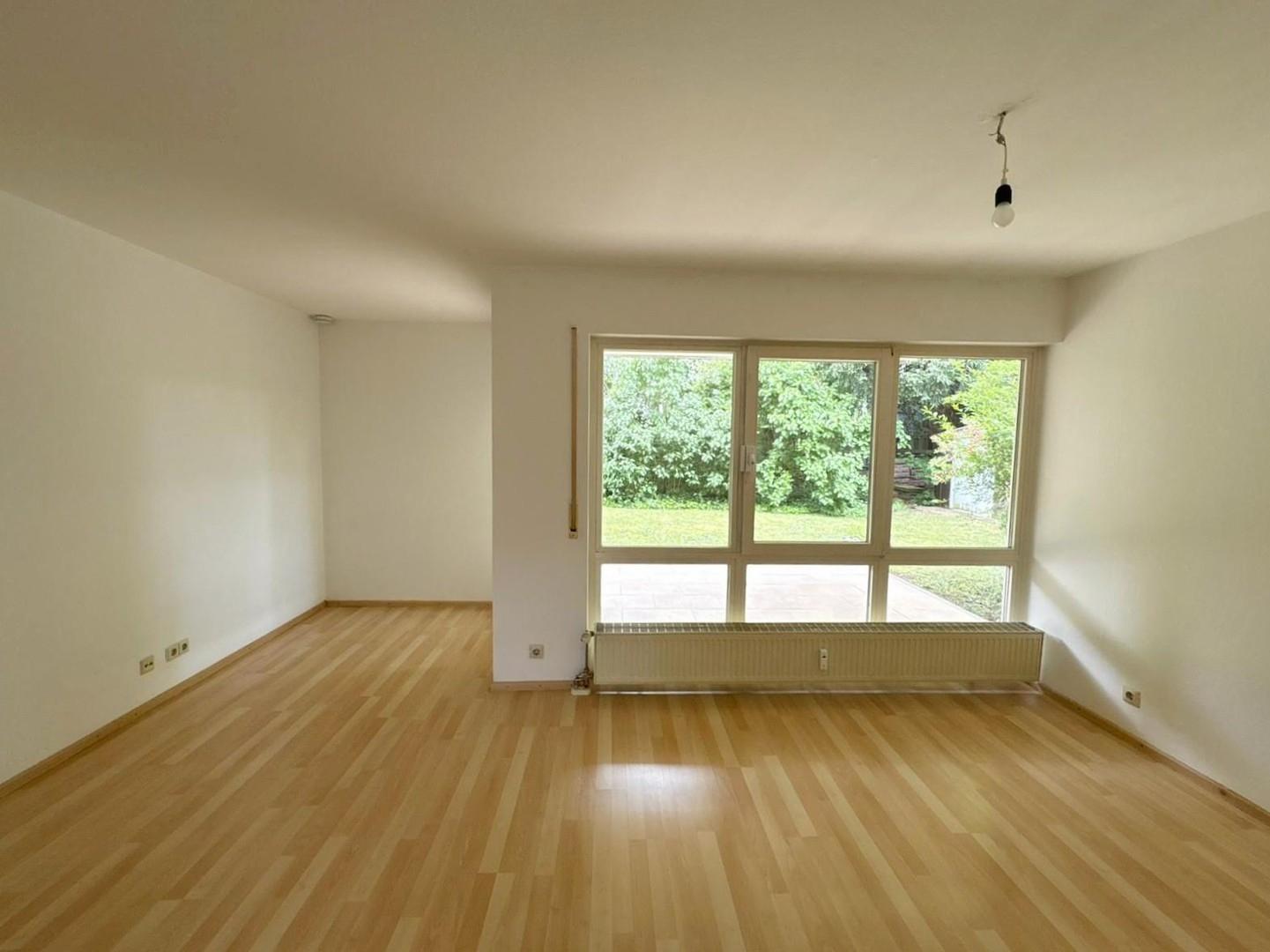 Wohnzimmer, Blick zum Garten