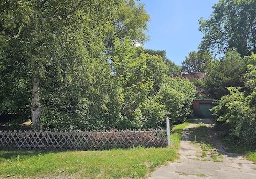 Einfahrt Seitenstraße Garage