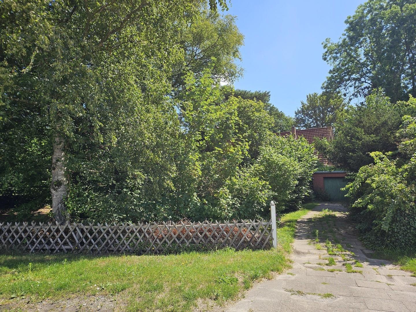Einfahrt Seitenstraße Garage