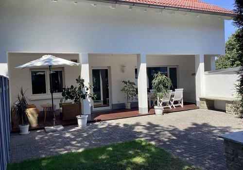 Großzügige Südterrasse
