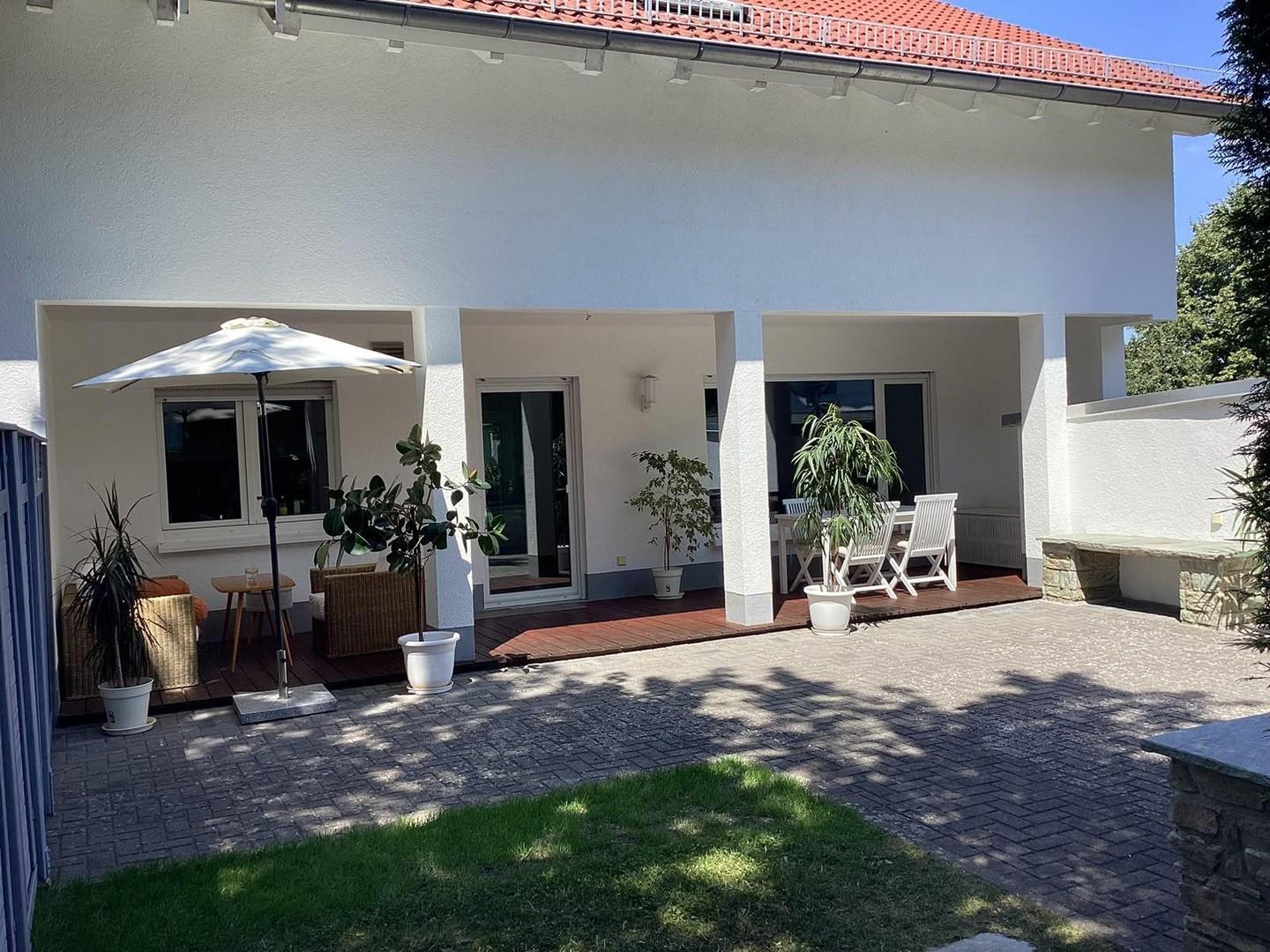 Großzügige Südterrasse