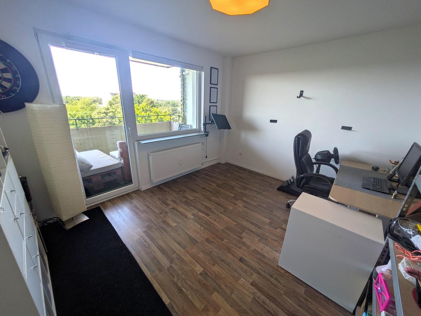 Büro / Kinderzimmer mit Balkon
