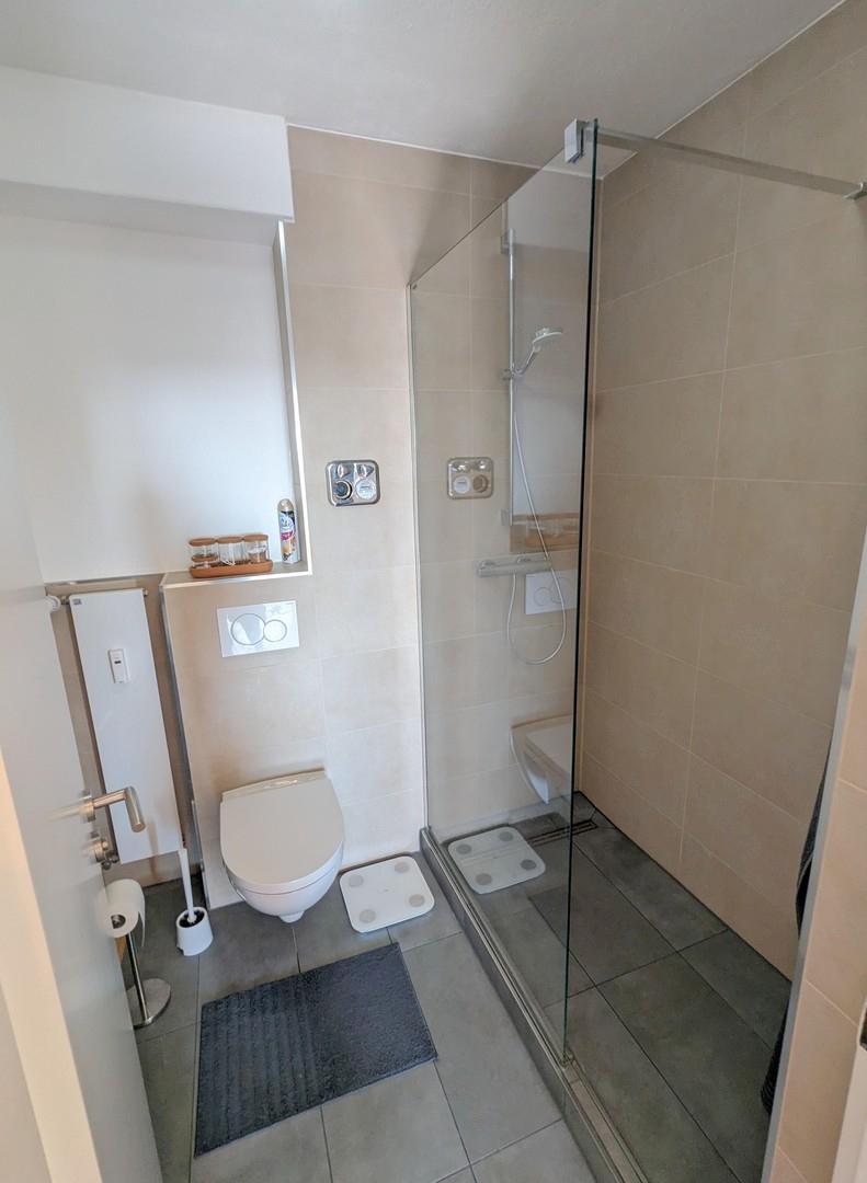 modernes Badezimmer