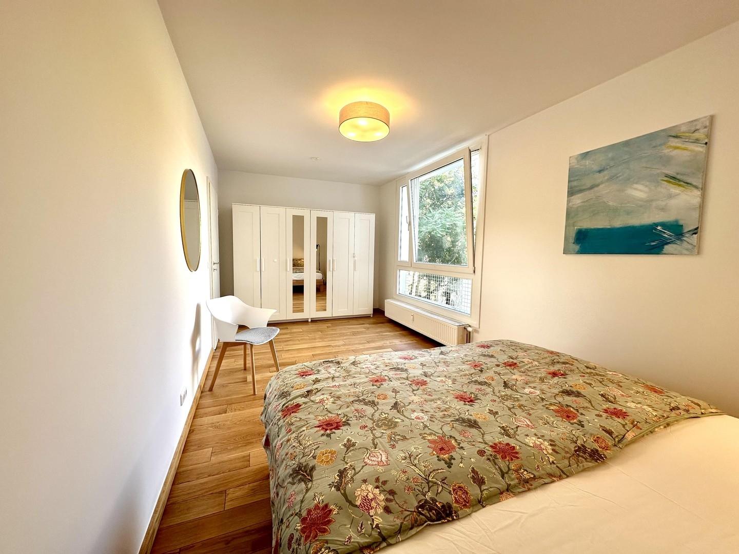 Schlafzimmer 1