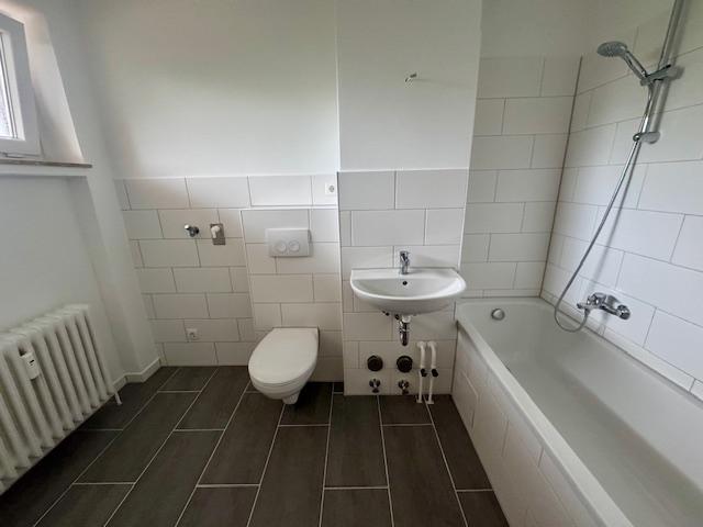 Neues modernes Badezimmer