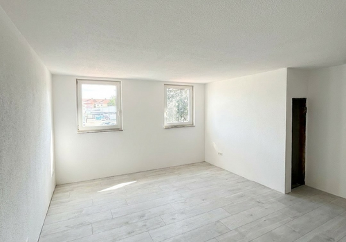 Wohn-/Esszimmer mit Küchenzeil