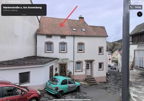 Jinterhaus links mit Hofeingang