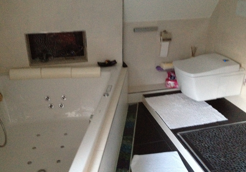 Bad/Dusche mit Toto Washlet