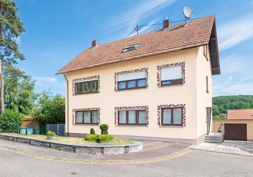 Freistehendes Generationenhaus in ruhiger Wohnlage