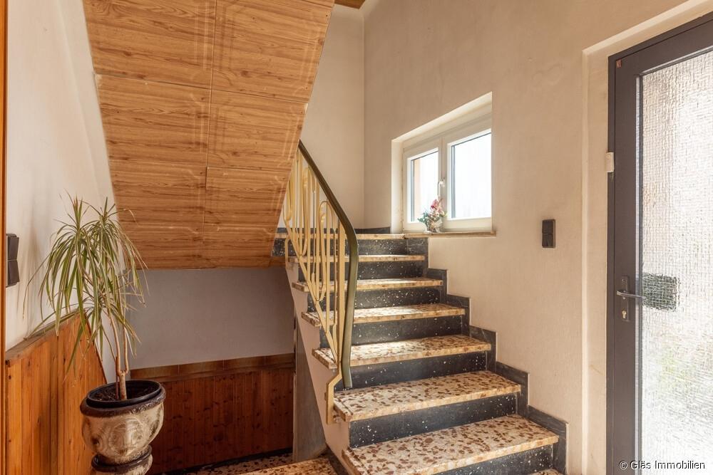 Treppe mit Steinbelag