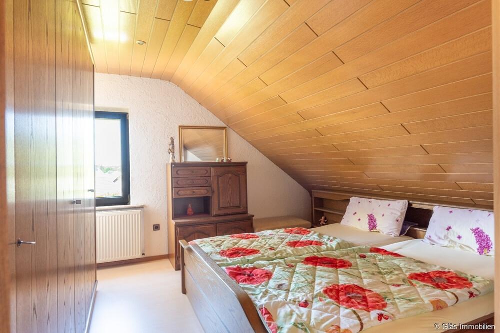 Schlafzimmer DG