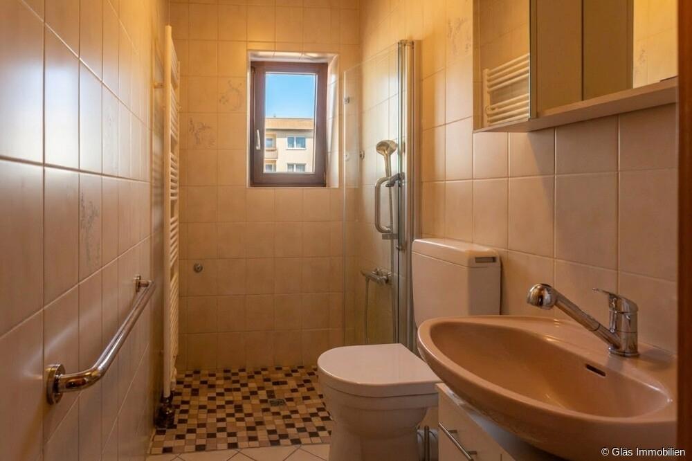Bad mit bodengleicher Dusche im Erdgeschoss