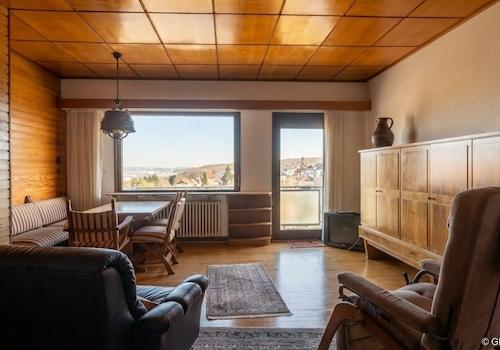 Esszimmer Oberschoss mit Zugang zum Balkon