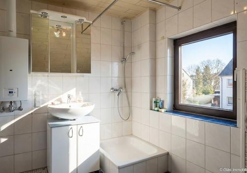 Bad Dachgeschoss mit Dusche und...