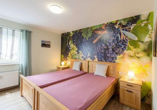 Schlafzimmer (Wohnung 1/UG)