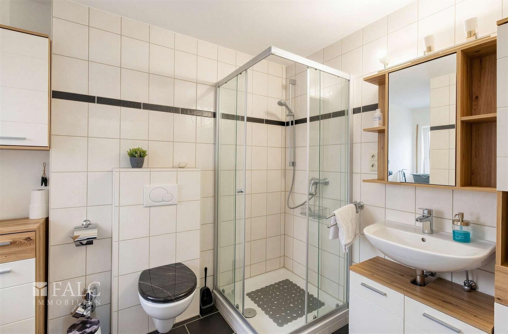 Badezimmer (Wohnung 1/UG)