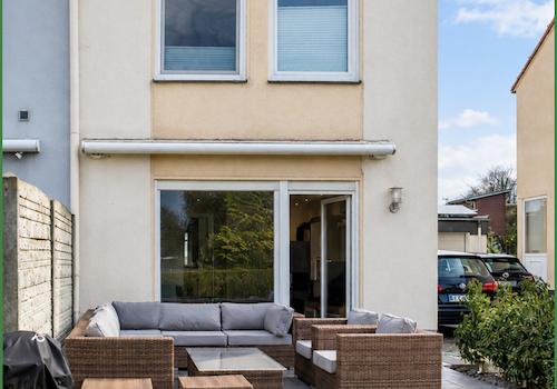 Gartenseite Westausrichtung mit elektr. Markise