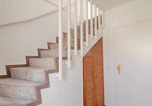 Treppenhaus zur OG Wohnung