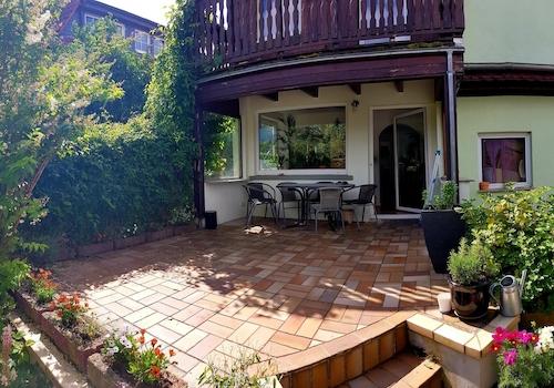 eingewachsene Terrasse