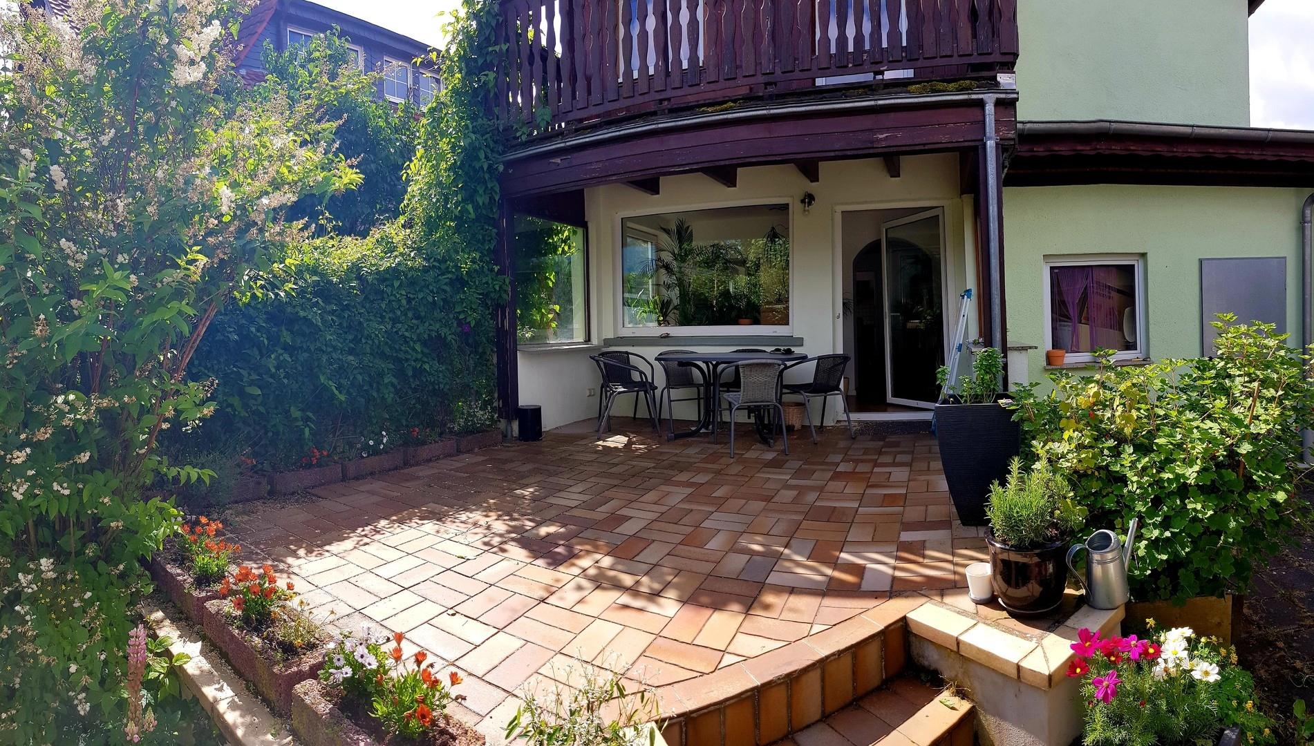 eingewachsene Terrasse