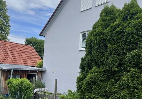 Westansicht mit Gartenhaus