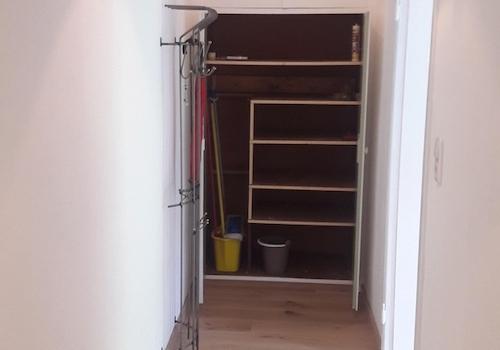 Flur mit Wandschrank