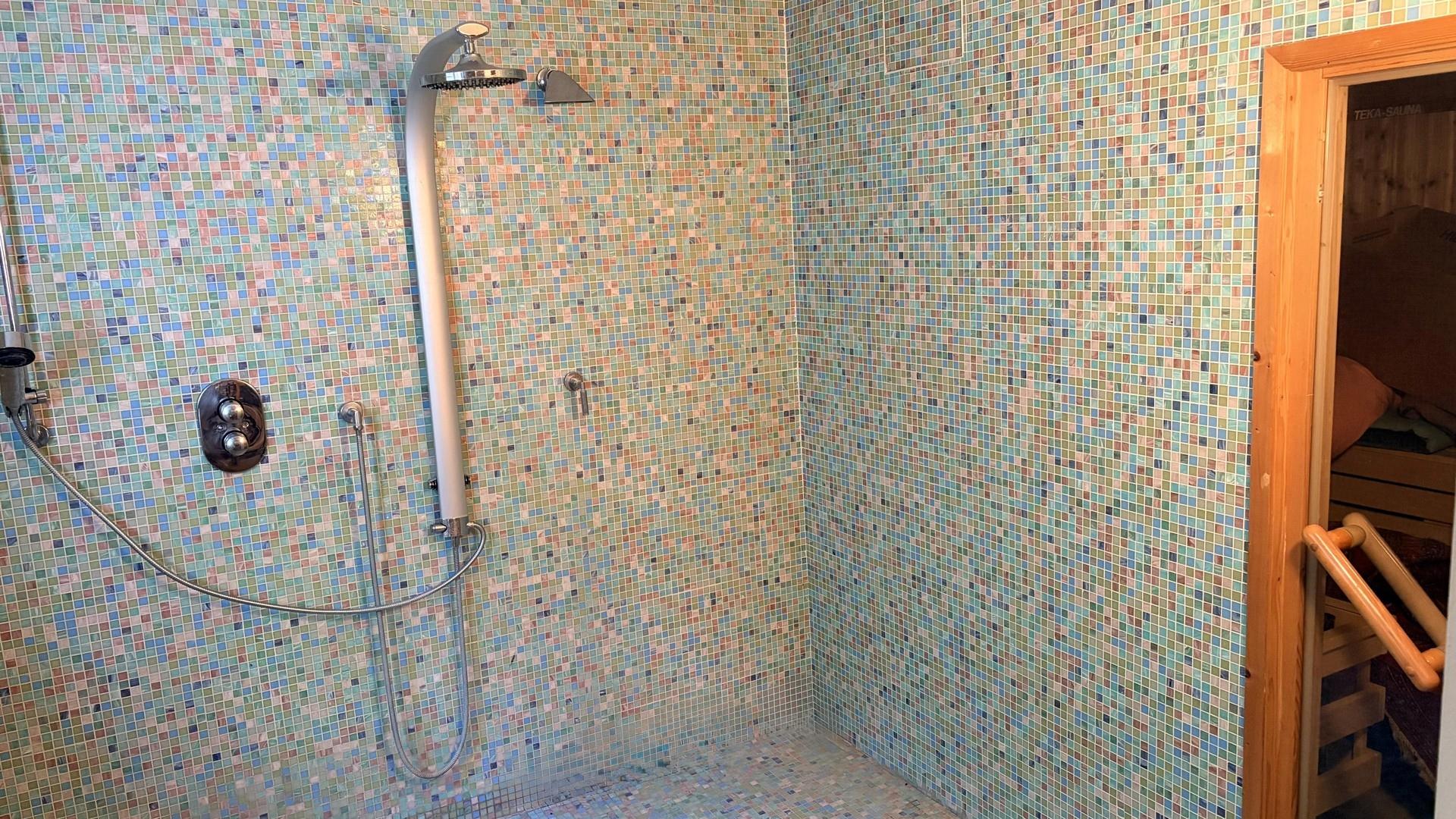 Sauna mit Dusche Hobbyraum