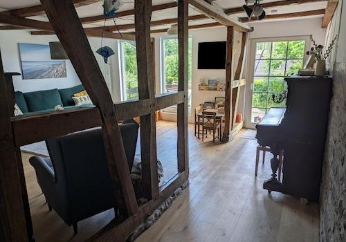 Wohnzimmer und Flur EG