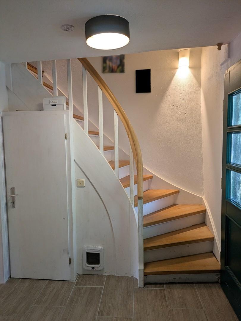 Eingang und Treppenhaus EG
