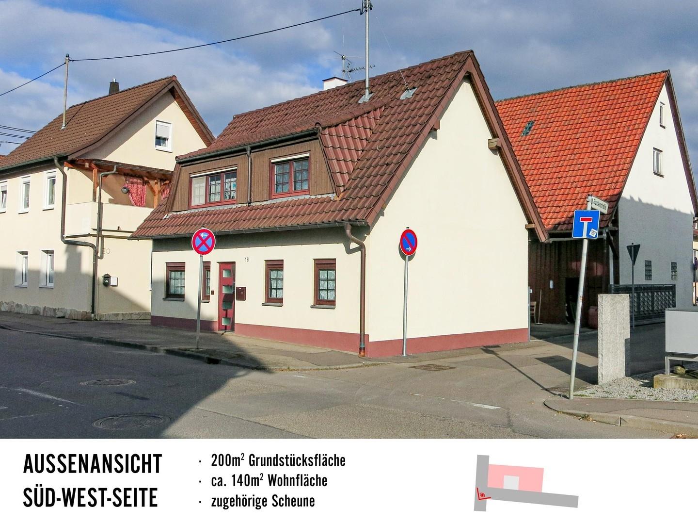 Hausansicht mit Hof & Scheune