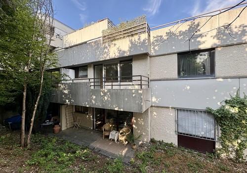 West Seite mit Terrasse