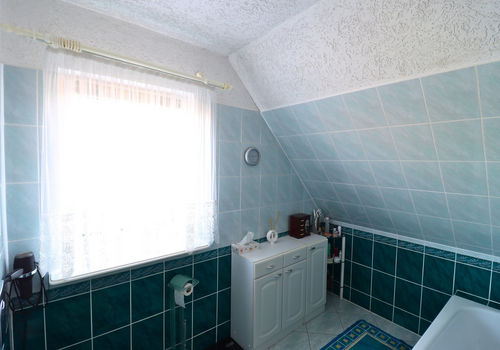 Badezimmer mit Wanne OG