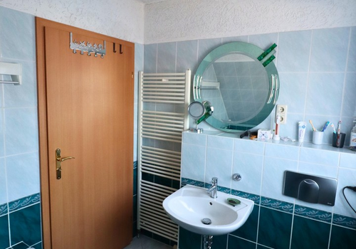 Badezimmer mit Wanne OG