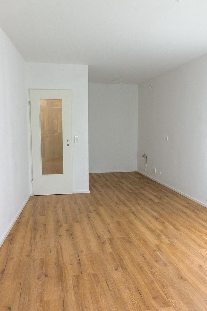 Wohnzimmer und Küchennische