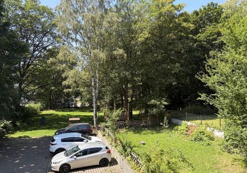 Blick vom Balkon in den Garten