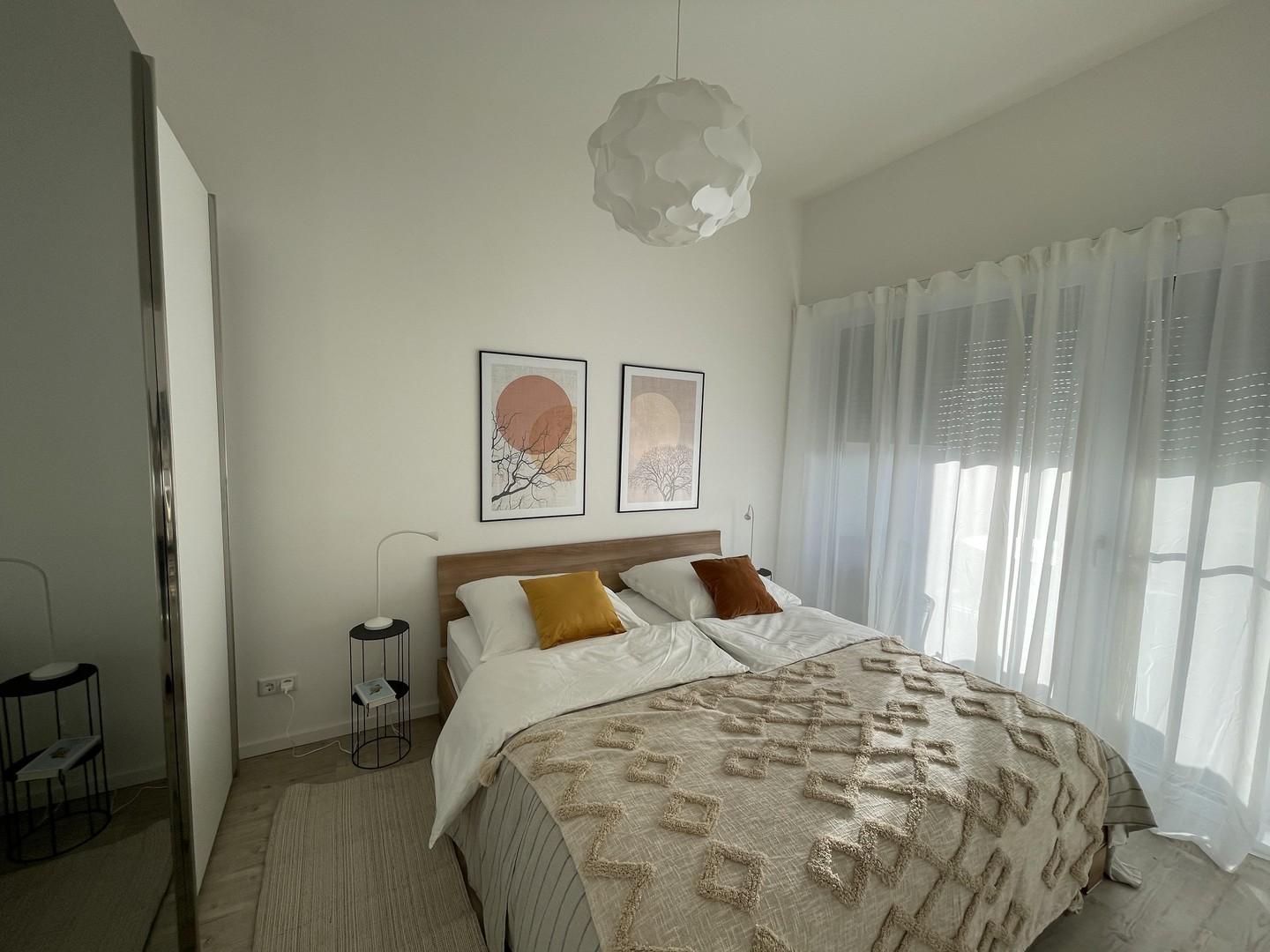 06_Schlafzimmer mit Rolllaeden