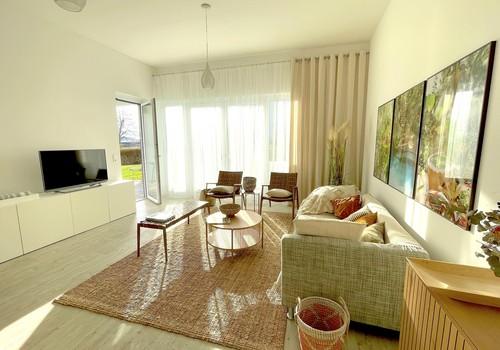 13_Wohnraum Blick zu Terrasse